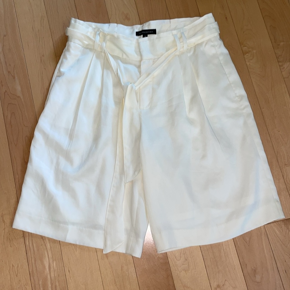 Banana Republic Cream Flowy Shorts size 8